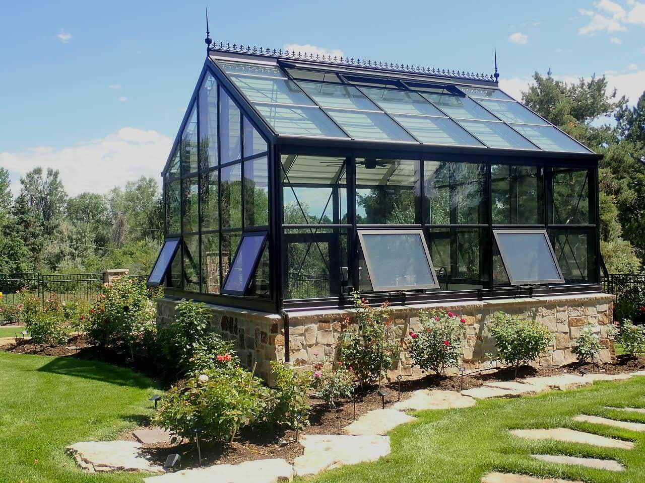 Can Custom Greenhouses Be Designed for Small Backyards